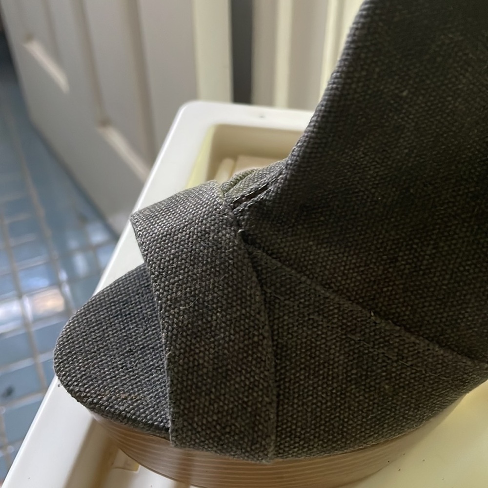 Shoes - Picture 4 of 8